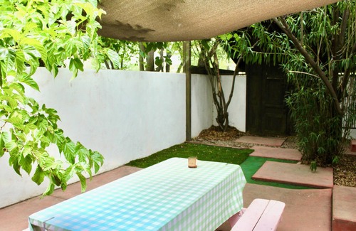 Sam Hughes House | Sunny Tucson Casita – Patio, Fast WiFi, AC, Near UA & Downtown!