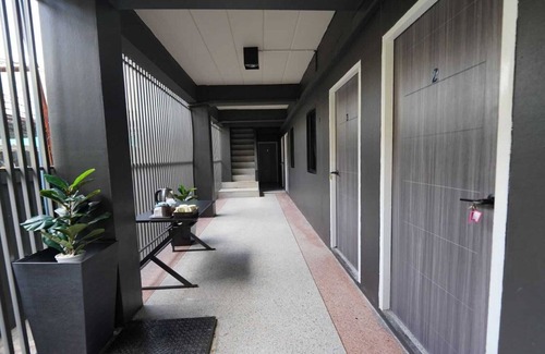 Samsen Nok House | Sunny Twin Escape | Trendy Comfort in Bangkok