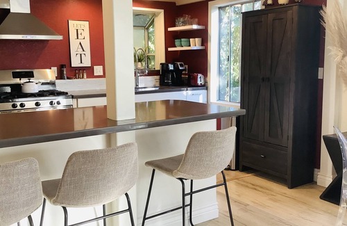San Anselmo House | Sunny Two- Bedroom apartment in Amazing Location