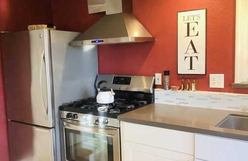 San Anselmo House | Sunny Two- Bedroom apartment in Amazing Location