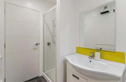 Dunedin City Centre Apartment | Sunny Union St Apartment