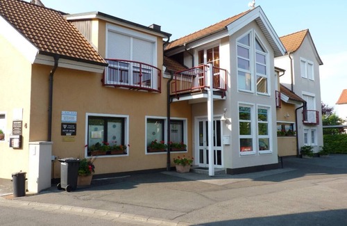 Staffelstein Apartment | Sunny vacation apartment with French balcony