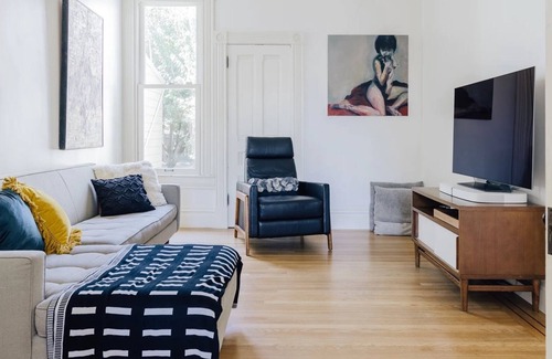 Noe Valley House | Sunny Victorian for Friends or Families - Garden, 2 Living Rooms, & Fun for Kids