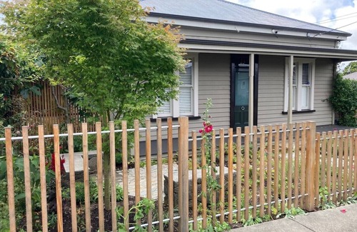 Mount Eden House | Sunny Villa in Kingsland with pool
