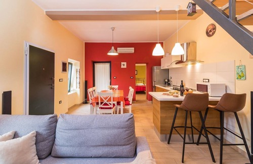 Valdebek House | Sunny villa with private pool and WiFi