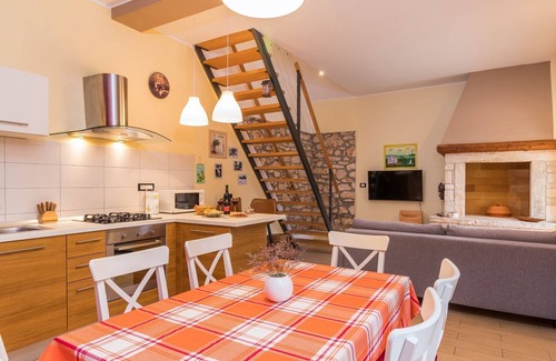 Valdebek House | Sunny villa with private pool and WiFi