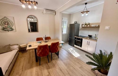 Pricelje House | Sunny village, pool house