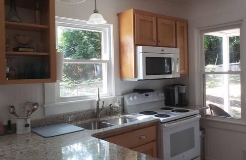 Aiken Cottage | Sunny Virginia Equestrian Cottage