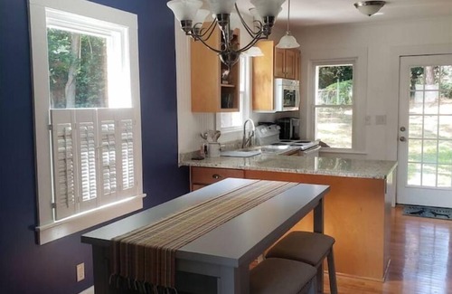 Aiken Cottage | Sunny Virginia Equestrian Cottage
