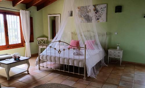 Chinorlet Bed & Breakfast | Sunny Vista