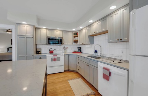 North Windham House | Sunny Waterfront Family Friendly Little Sebago Home