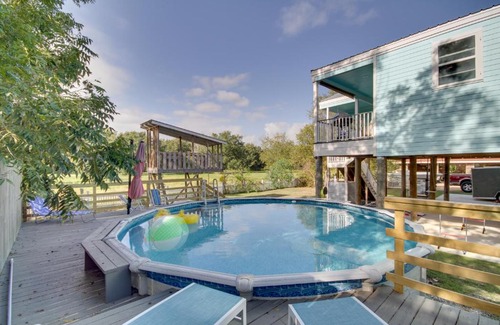 Waveland House | Sunny Waveland Home Rental with Pool Walk to Beach!