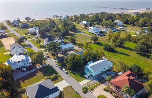 Waveland House | Sunny Waveland Home Rental with Pool Walk to Beach!