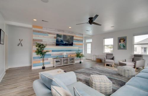 Waveland House | Sunny Waveland Home Rental with Pool Walk to Beach!