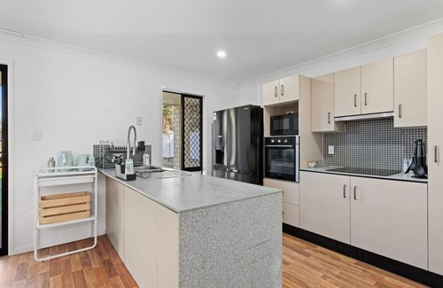 Sunnybank Hills House | Sunnybank Hills Spacious 5BR Home for Families