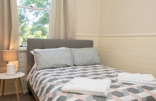 Canobolas House | Sunnycrest - Country Farmhouse among the Orchards