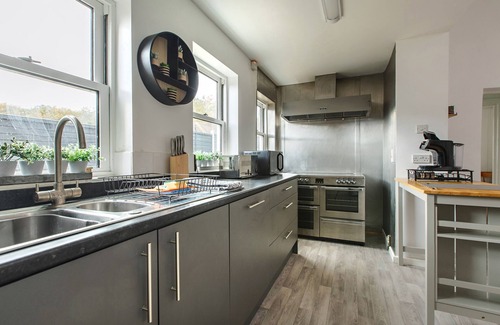 Buxton House | SUNNYMEADE, family friendly, with hot tub in Buxton, Norfolk