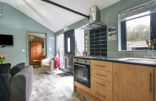 Raymonds Hill Cottage | SUNNYSIDE AT COOMB BANK FARM, pet friendly in Raymond's Hill