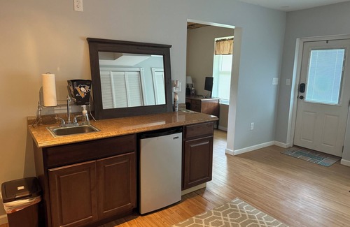 Conneaut Lakeshore House | Sunnyside Lake Home at Conneaut Lake