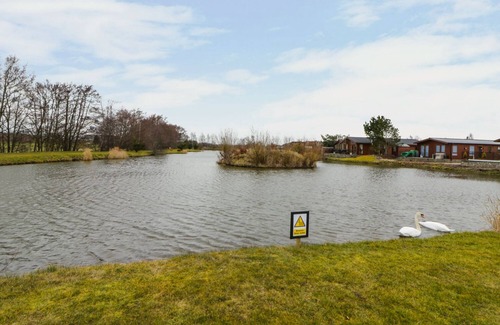 Perth Cottage | SUNNYSIDE LODGE 12A, pet friendly in Dunning