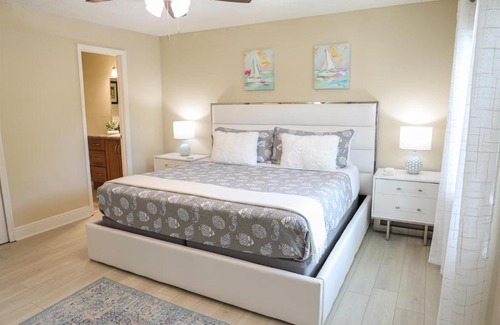 Anona Apartment | Sunnyside Palms - 2BR, Poolside, 5 min to Beach