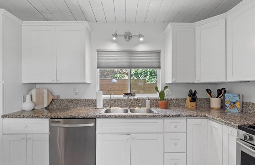 La Mesa Villa | Sunnyside Resort Spa, Beach, Zoo, Arcade