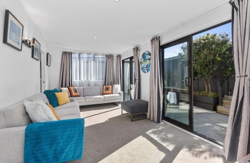 Mangawhai Heads House | Sunnyside Spa Retreat - Mangawhai Holiday Home