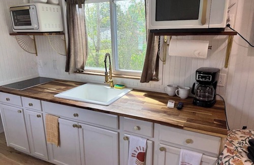 Gulfport House | Sunnyside Suit, Luxe Tiny Home Gulfport, MS