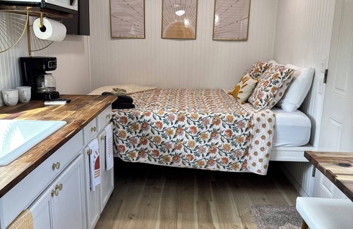 Gulfport House | Sunnyside Suit, Luxe Tiny Home Gulfport, MS
