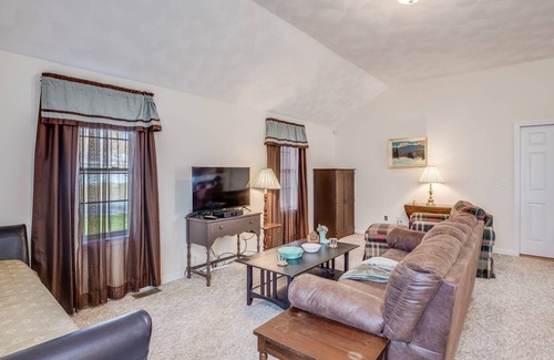 South Lowell Apartment | Sunnyside Up: Low winter rates, Fast WiFi, close to Lowell, Raytheon, HPE, Rt 93, Rt 495, & more