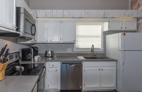 Sea Dunes Condo | Sunnyside Up Townhome at Sea Dunes - Ocean View & Next to Pool - B6 Up