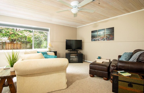 Salem Apartment | Sunnyslope Retreat | Private Entry, Fireplace, AC & Sleep Number Bed