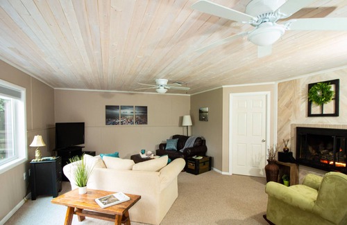 Salem Apartment | Sunnyslope Retreat | Private Entry, Fireplace, AC & Sleep Number Bed