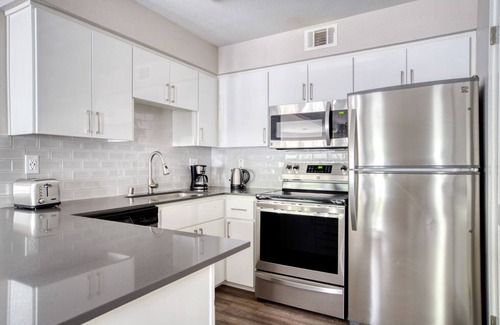 Sunnyvale Apartment | Sunnyvale 1BR w/Gym, Pool & Parking, near freeways, by Blueground