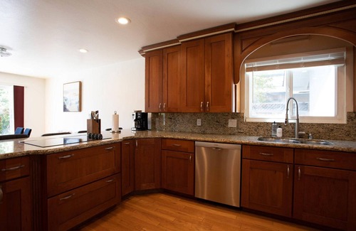 Sunnyvale West House | Sunnyvale 3BR w/Backyard, nr Nature & Entertainment, by Blueground