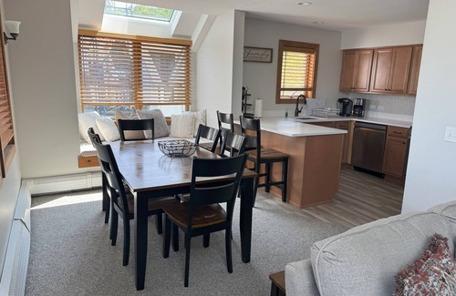Central Vermont- Killington Condo | SUNRISE 3BR - 2 Story Remodeled Condo - SKI ON & OFF. Pool + Trailside