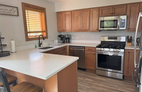 Central Vermont- Killington Condo | SUNRISE 3BR - 2 Story Remodeled Condo - SKI ON & OFF. Pool + Trailside