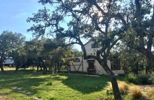 Fredericksburg Cabin | Sunrise Amish Cabin at Wolf Creek Guest Ranch