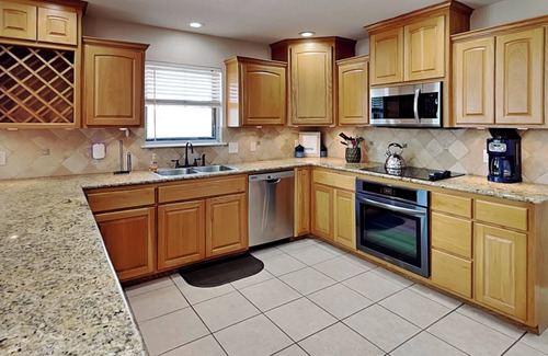 Palm Harbor Cottage | Sunrise Bay