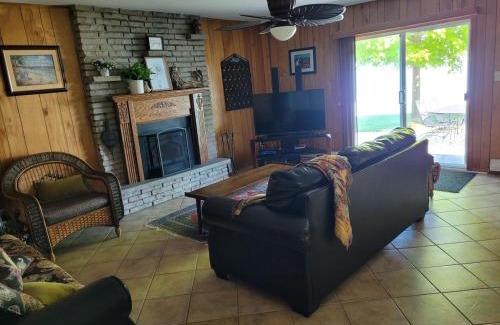 Romney House | SUNRISE BAY with panoramic view of Lake Erie