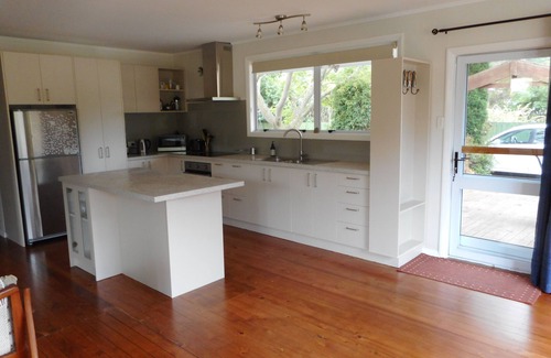 Rarangi Cottage | Sunrise Beach House - Rarangi Holiday House