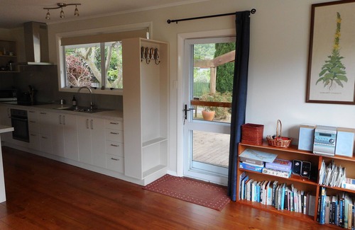 Rarangi Cottage | Sunrise Beach House - Rarangi Holiday House