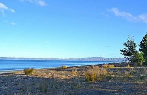 Rarangi House | Sunrise Beach House - Rarangi Holiday House