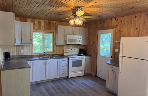 Windermere Cottage | Sunrise Cottage - In the heart of Muskoka