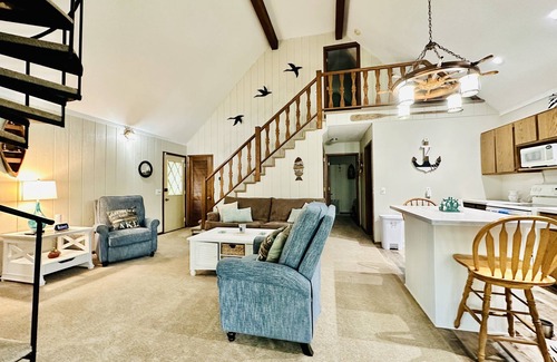 White Cloud Cottage | Sunrise Cottage Lake front with connecting river