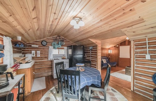 Higgins Lake Cabin | Sunrise Cove is a cozy cabin located within sight of Higgins lake & state land