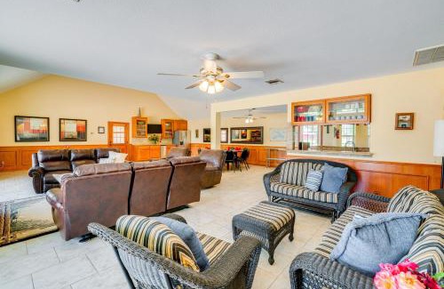 Kerens House | Sunrise Cove RC LLC Lakefront Home with 2 Casitas!