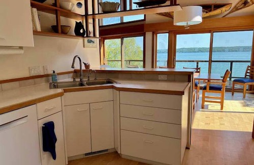 Leland House | Sunrise Cove Summary: