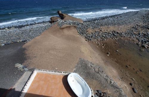 Los Gavilanes Apartment | sunrise directly at the sea