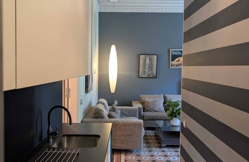 Dreta de l'Eixample Apartment | Sunrise: Elegant 2BR/1BA in the Heart of Central Barcelona, Dreta de l'Eixample